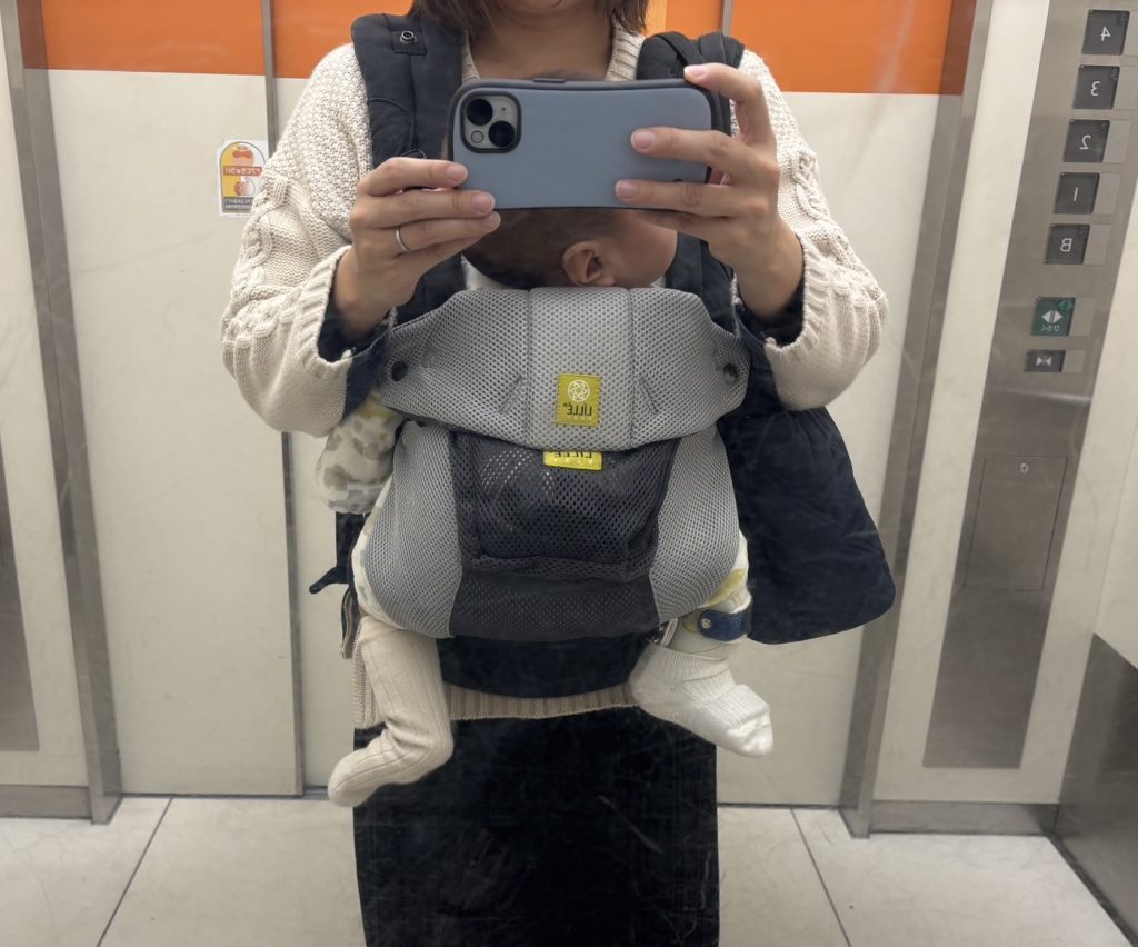 装具を着けた状態の抱っこ紐