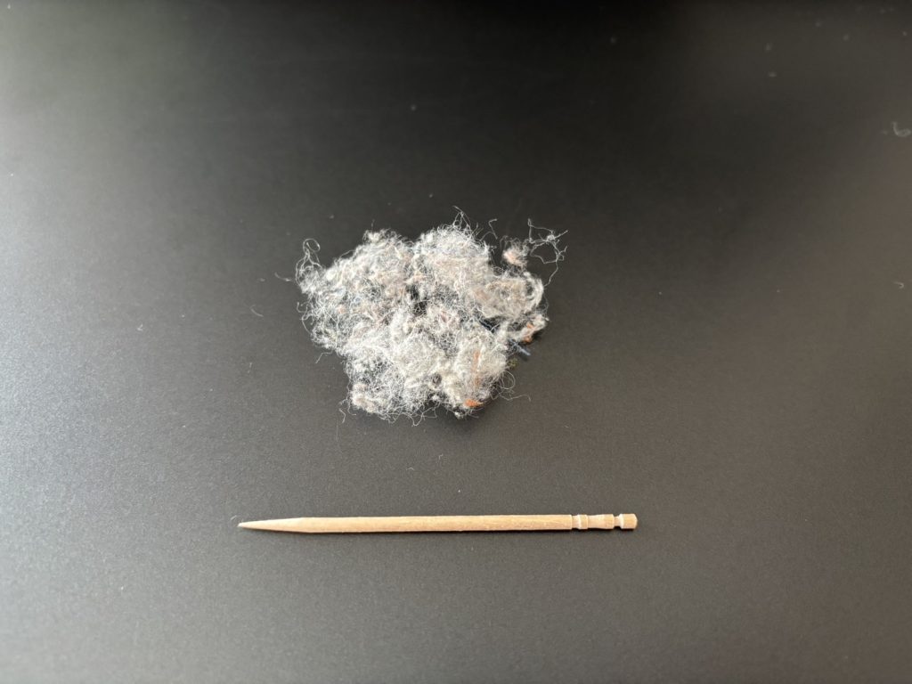 お手入れでとれた糸くず