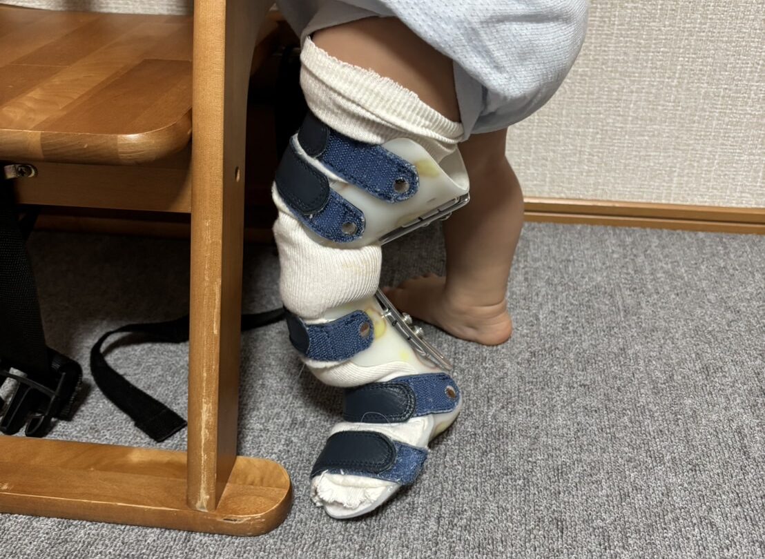 装具を着けたまま立つ